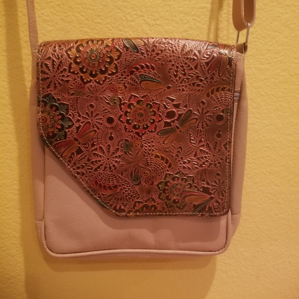 NWOT Columbian Leather Purse